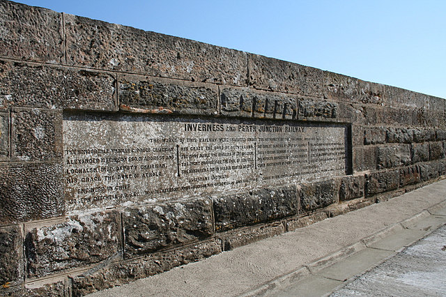 Divie_Viaduct_sponsors_and_administrators_etched_in_stone_-_geograph_org_uk_-_376635