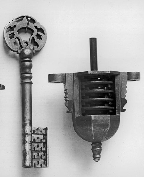 489px-German_-_Lock_Nut_with_Key_-_Walters_52137