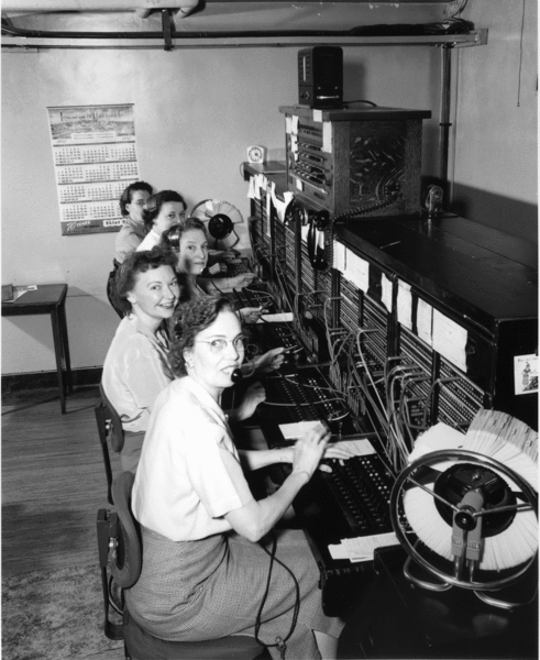 Telephone_operators_seattle_1952