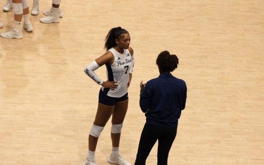 Nittany Lions fall short in 4 against Tennessee (19-25, 23-25, 25-20, 20-25)